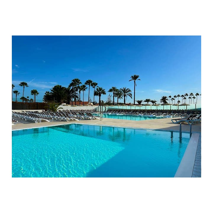 HL Miraflor Suites Hotel