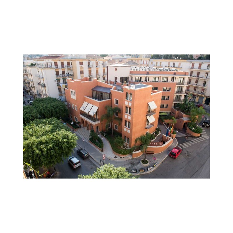 Artemis Hotel