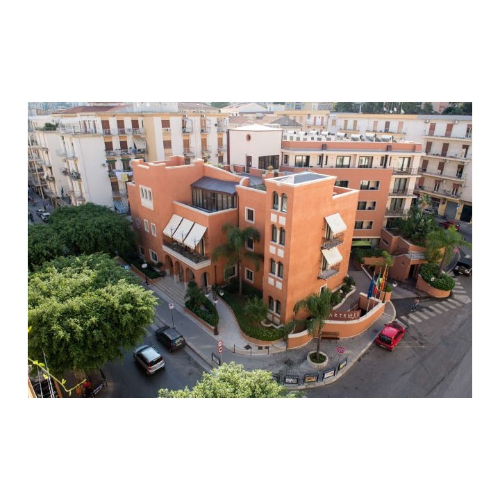 Artemis Hotel