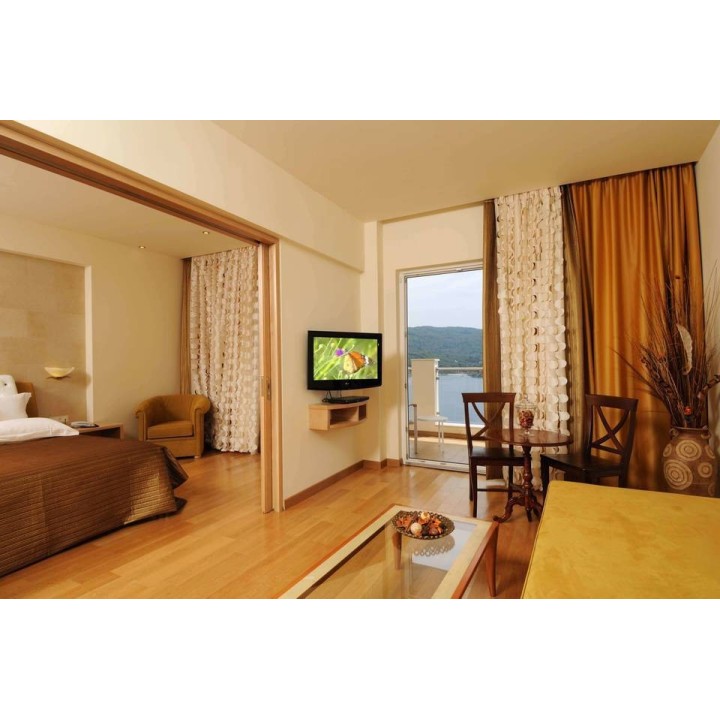 Akrotiri Beach Hotel