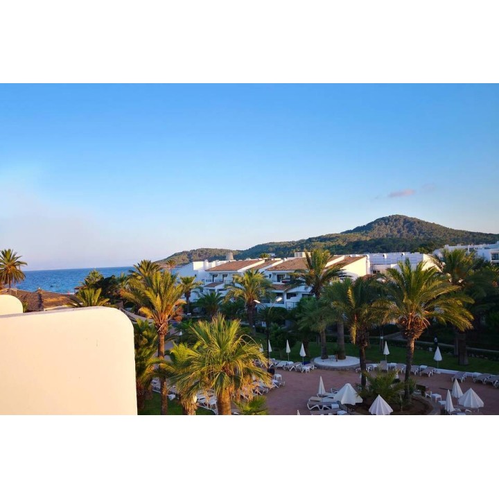 FERGUS Style Bahamas