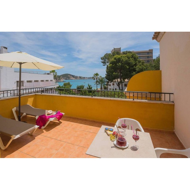 Flor Los Almendros Hotel