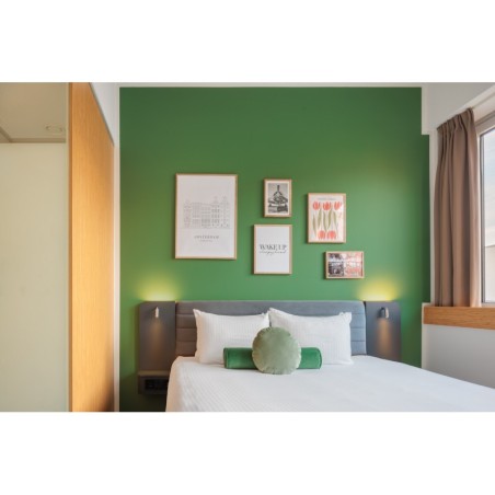 Hamburg - Amsterdam - Maxhotel Amsterdam Airport Schiphol - Recently Renovated