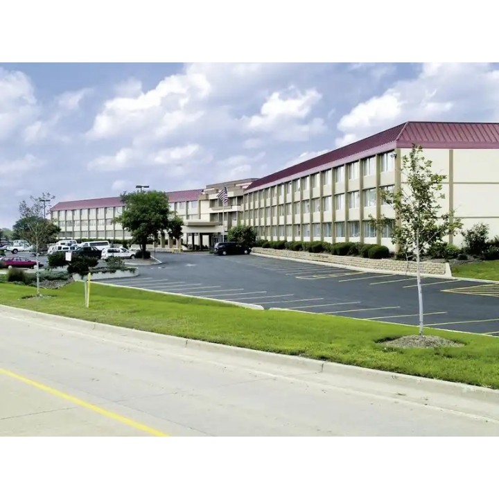 Best Western Plus Chicago Hillside