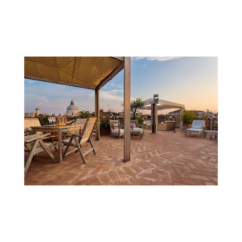 Hotel Saturnia & International