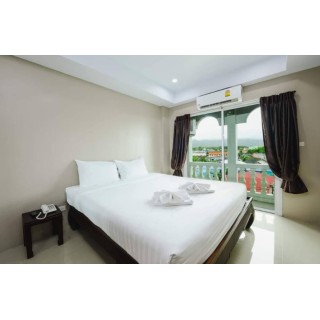 München - Kamala Beach - Tyler Cherngtalay