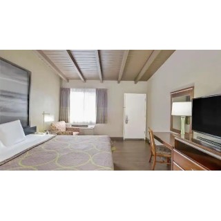 Super 8 by Wyndham Los Angeles-Culver City Area