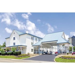 Ramada Pigeon Forge North