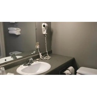 Seawinds Motel & Cottages