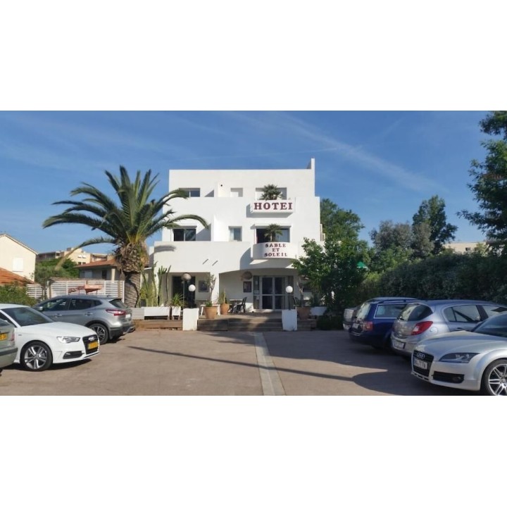 Stuttgart - Saint-Raphaël, Provence-Alpes-Côte d'Azur - Hotel Sable Et Soleil - Port, Plage et Jacuzzi Privé