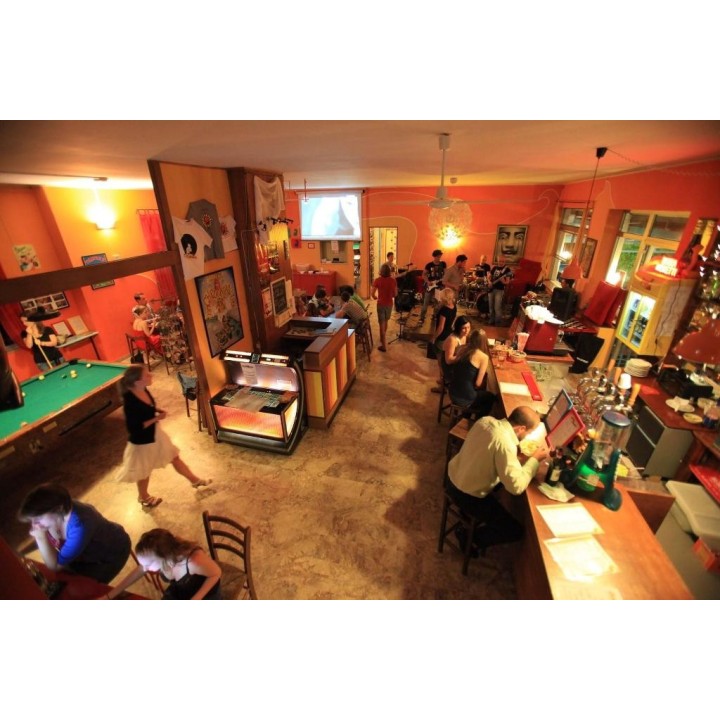 Sunflower Beach Backpacker Hostel