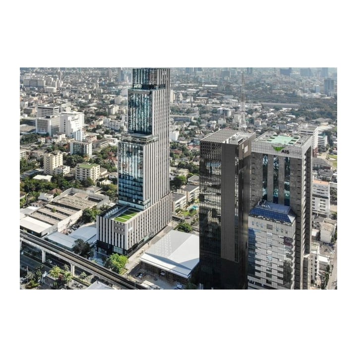 The Quarter Ari by UHG