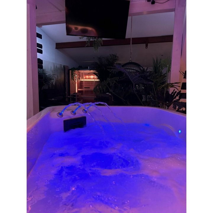 Entspannung PUR!  mit eigenem Whirlpool & Sauna in der Suite