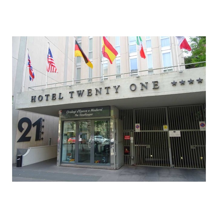 Twentyone Hotel