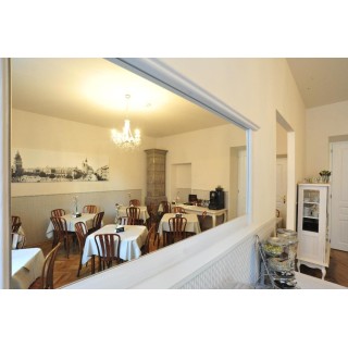 Kosmopolita Guest Rooms