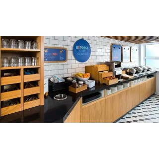 Holiday Inn Express Cardiff Bay