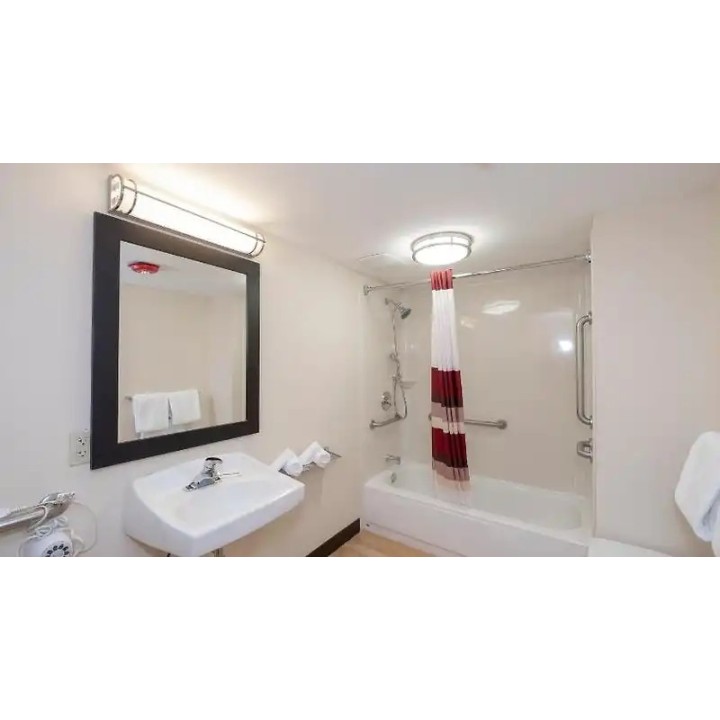 Red Roof Plus & Suites Naples