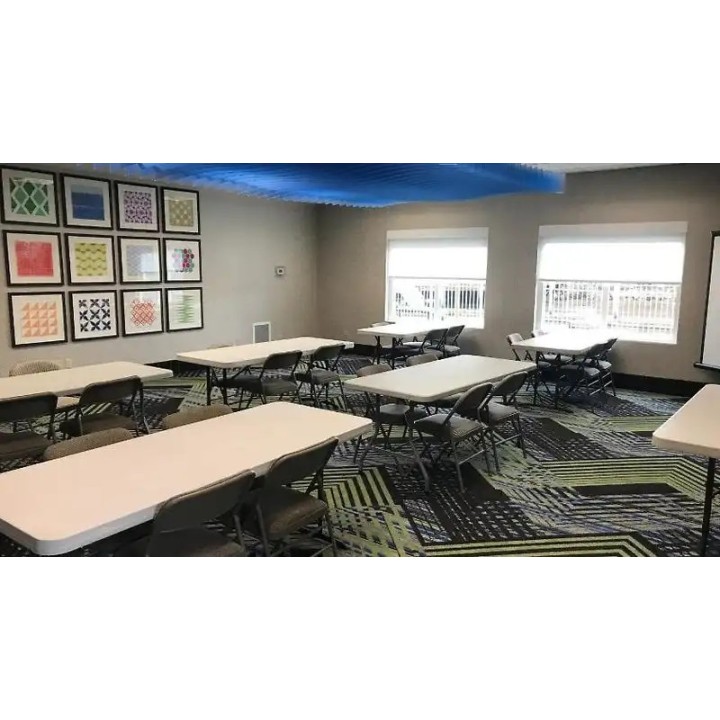 Holiday Inn Express & Suites Seaside-Convention Center