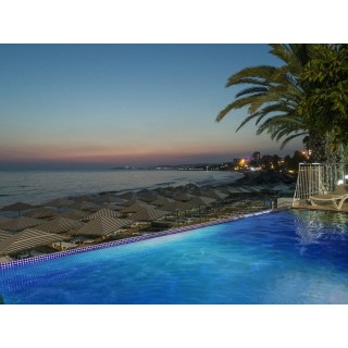 Aska Hotel Just in Beach