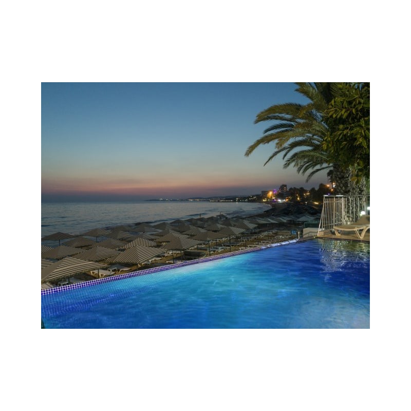 Aska Hotel Just in Beach