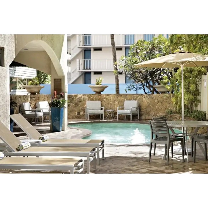 Coconut Waikiki Hotel