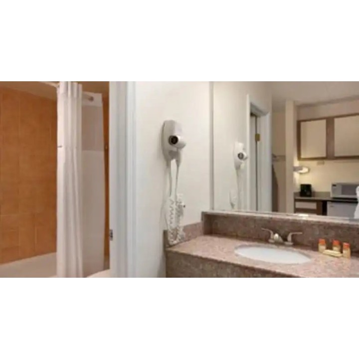 Days Inn by Wyndham Virginia Beach At The Beach