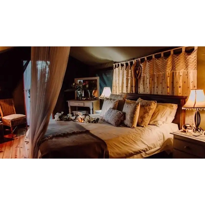 Chandelier Game Lodge & Ostrich Show Farm