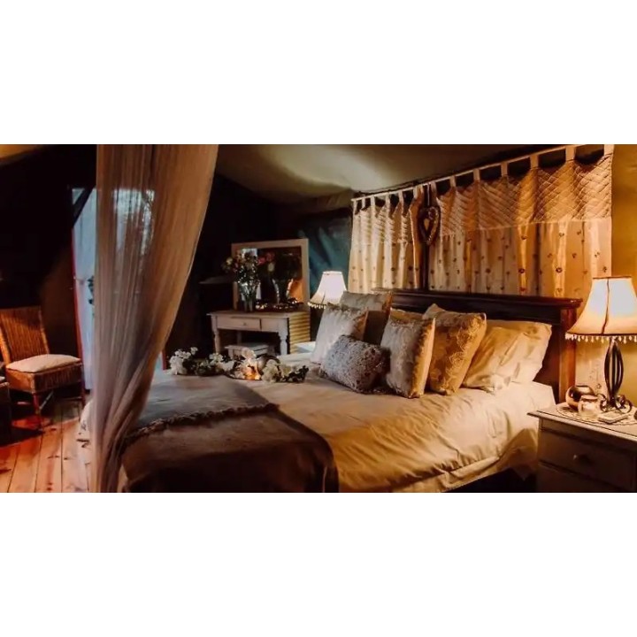 Chandelier Game Lodge & Ostrich Show Farm