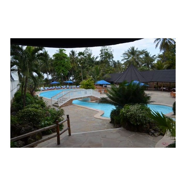 Travellers Beach Hotel & Club