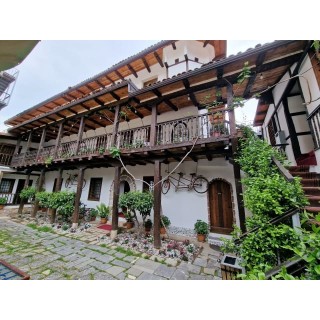 Hotel Tradita Geg & Tosk