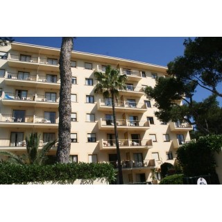 Cabot Tres Torres Apartaments