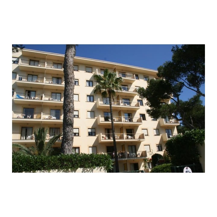 Cabot Tres Torres Apartaments