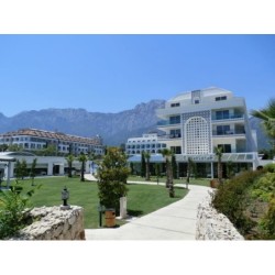 Karmir Resort & Spa