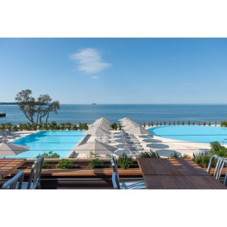 Maistra Select Amarin Resort