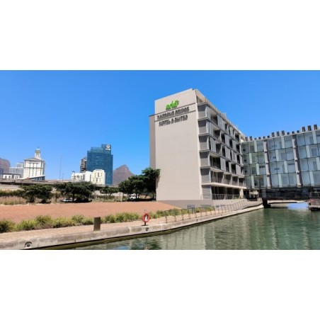 Harbour Bridge Hotel & Suites
