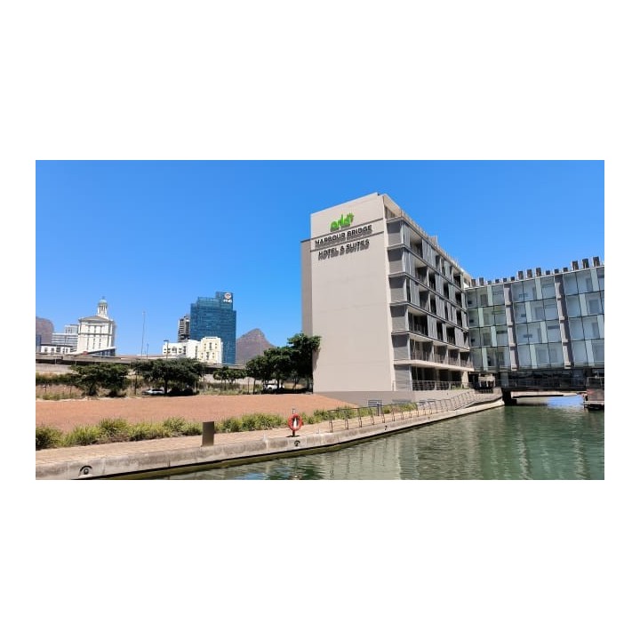 Harbour Bridge Hotel & Suites