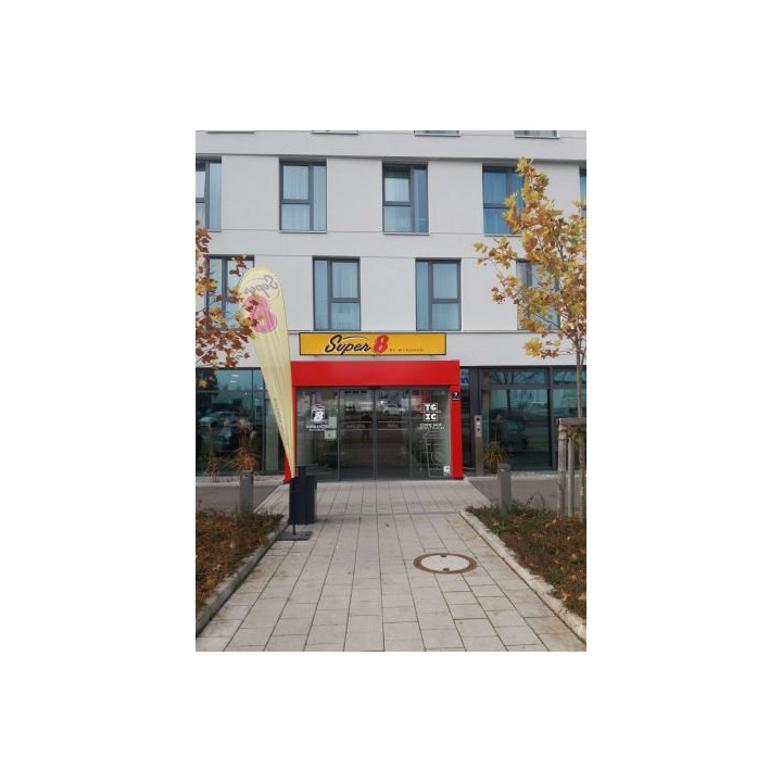 Super 8 by Wyndham Augsburg