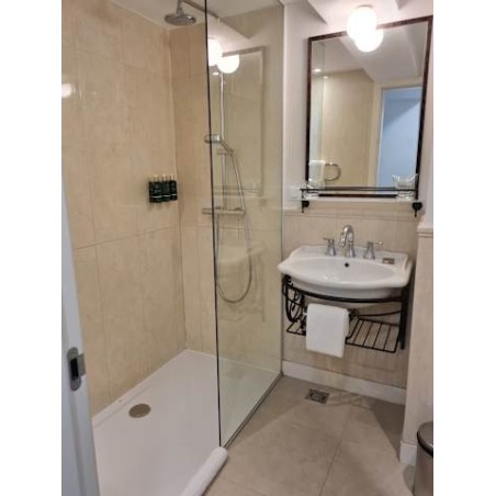 Envoy Hotel
