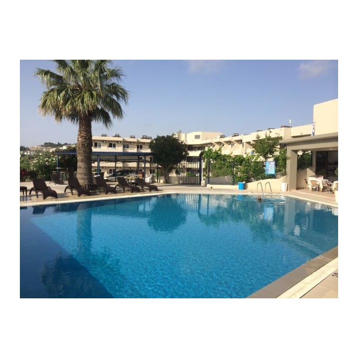 Hillside Studios & Apartments