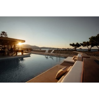 Enorme Teatro Beach Resort