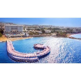 Azura Deluxe Resort & Spa Hotel