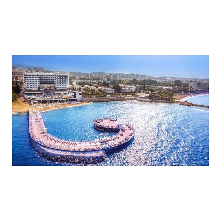 Azura Deluxe Resort & Spa Hotel