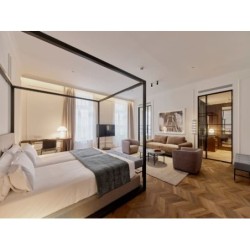 Kozmo Hotel Suites & Spa