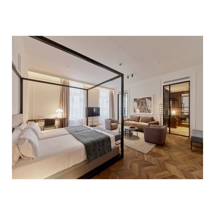 Kozmo Hotel Suites & Spa