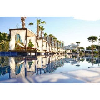 LAUR HOTELS Experience & Elegance