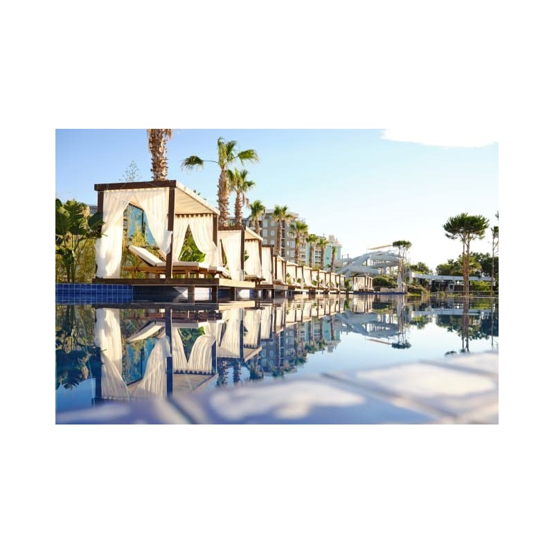 LAUR HOTELS Experience & Elegance
