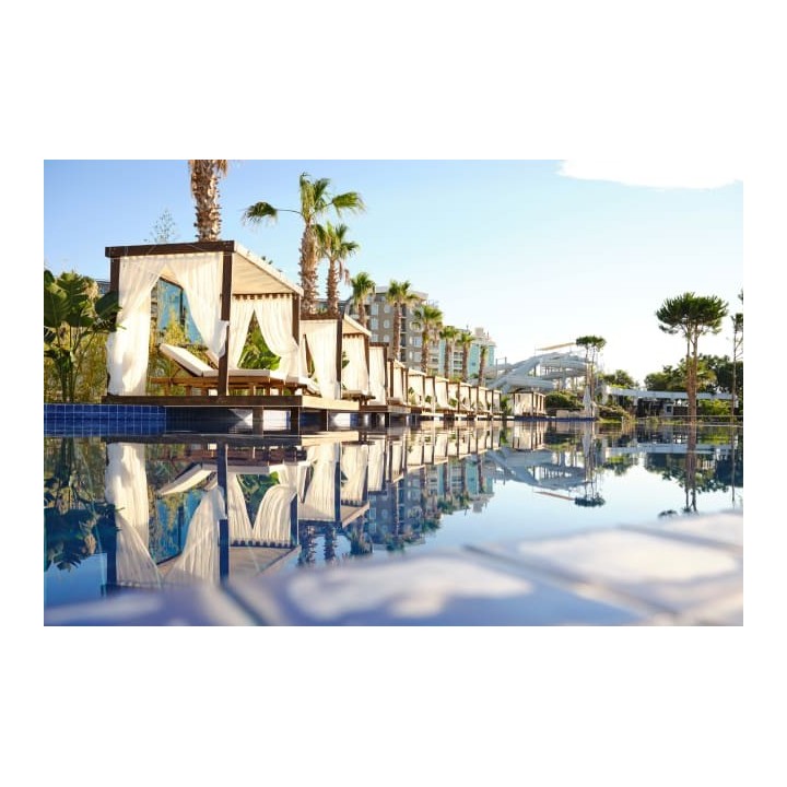 LAUR HOTELS Experience & Elegance