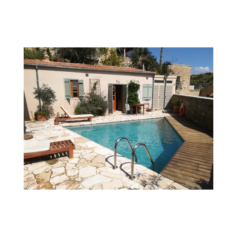 Eveleos Country House