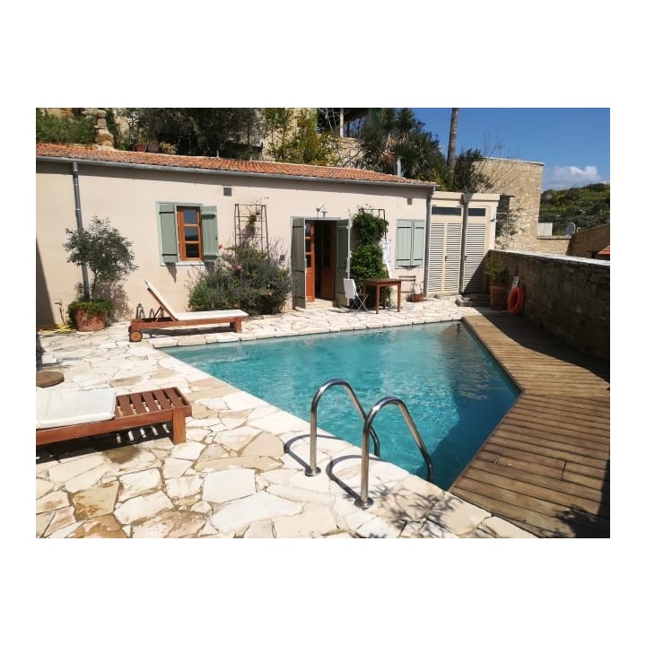 Eveleos Country House