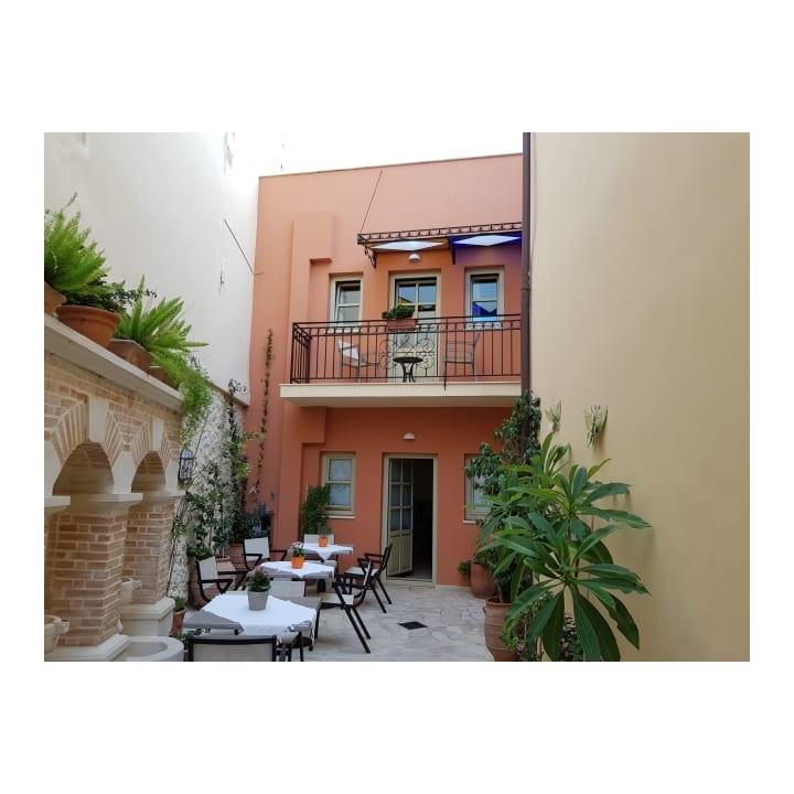 Casa Moazzo Suites & Apartments